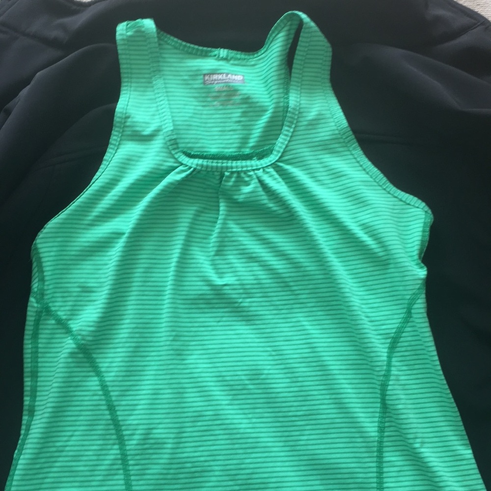 Two workout Tops - Picture 2 of 7